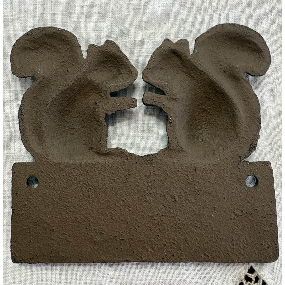 Cast Iron SQUIRREL "WELCOME"Plaque Sign Rustic Ranch Wall/Door Decoration - Picture 2 of 4